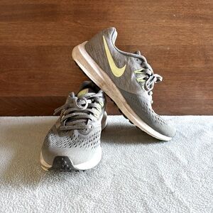 Nike Running Shoe 7.5